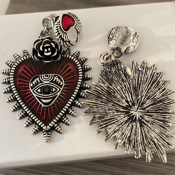 ✨New Dolls Kill Red Heart Angel Wings Dangle Earrings✨ - Picture 11 of 14